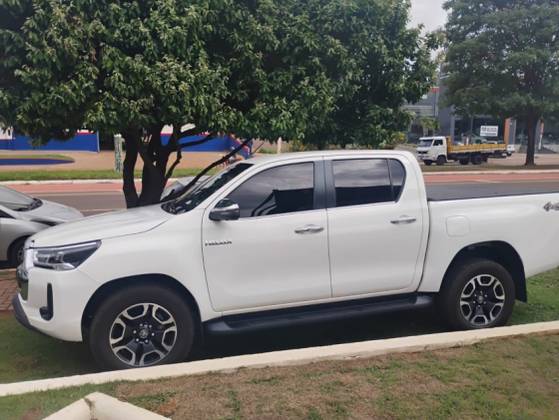 TOYOTA HILUX 2.8 D-4D TURBO DIESEL CD SRX 4X4 AUTOMÁTICO